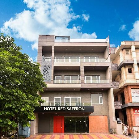 Hotel Red Saffron Ню Делхи Екстериор снимка