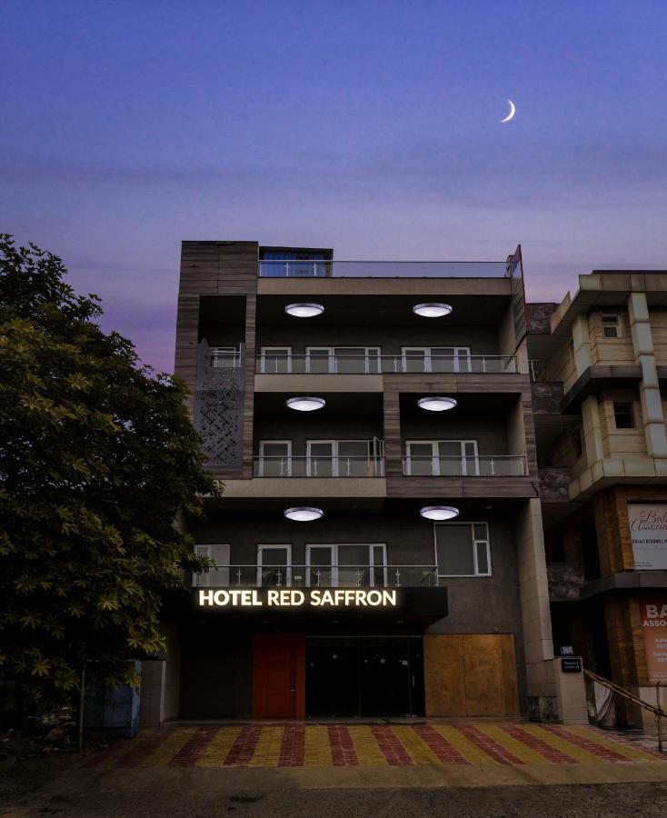 Hotel Red Saffron Ню Делхи Екстериор снимка