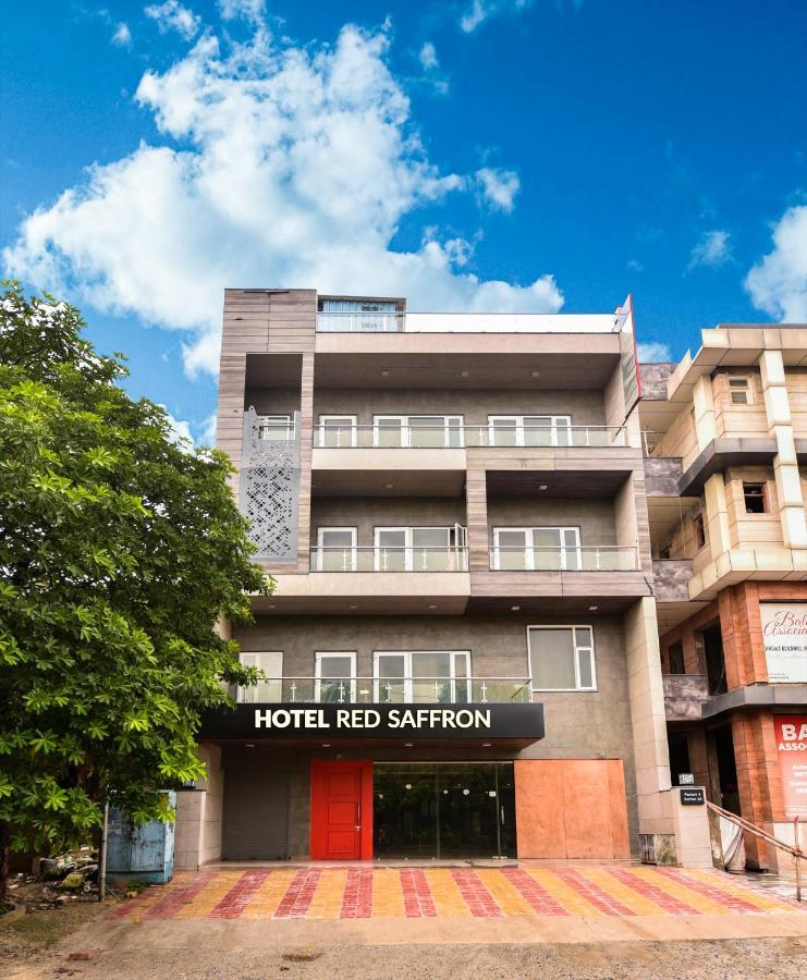 Hotel Red Saffron Ню Делхи Екстериор снимка