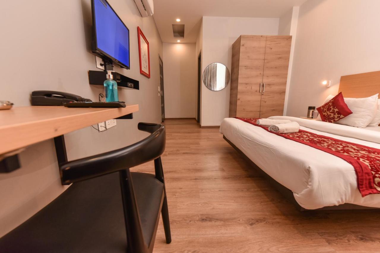 Hotel Red Saffron Ню Делхи Екстериор снимка