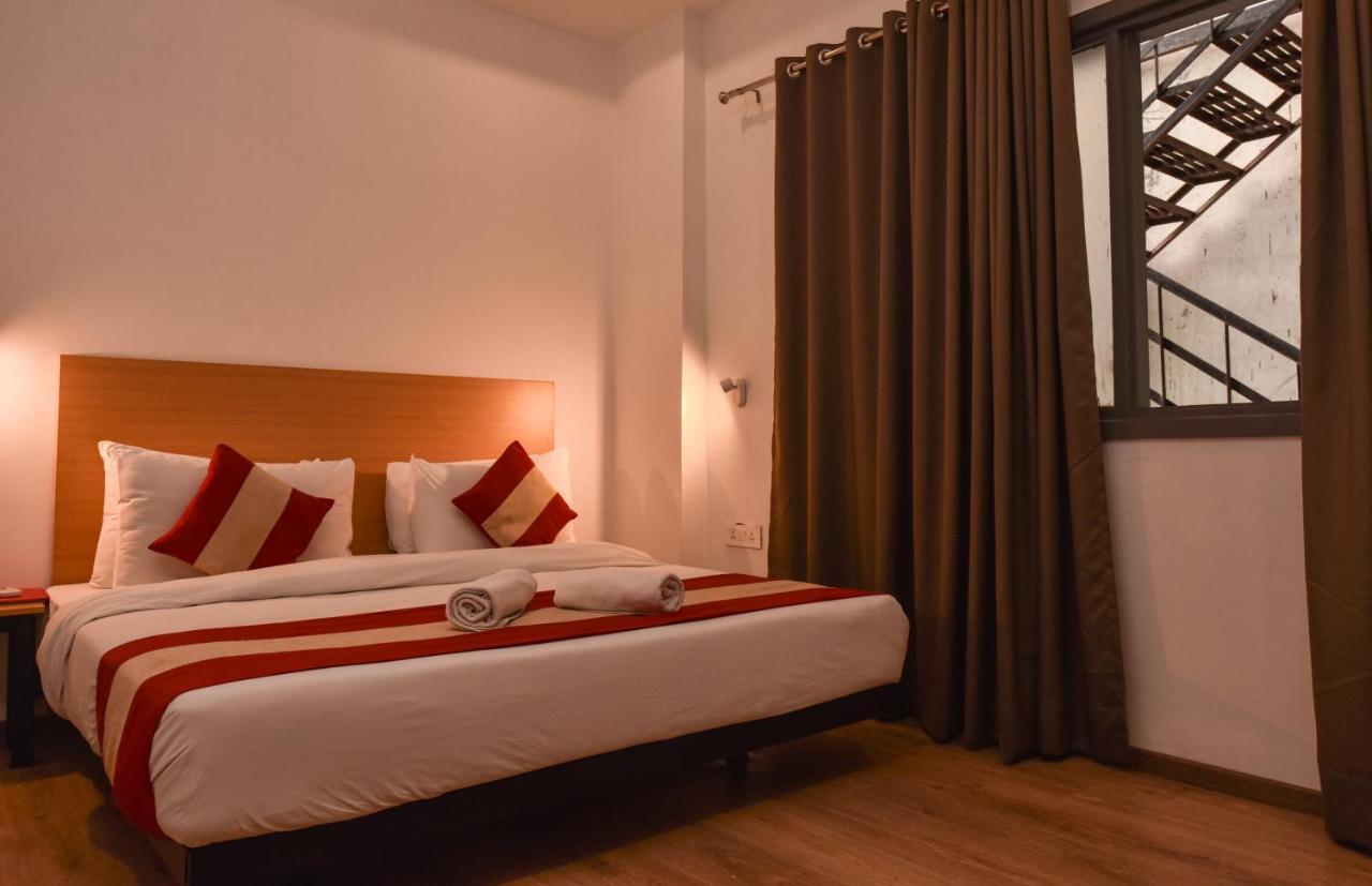 Hotel Red Saffron Ню Делхи Екстериор снимка