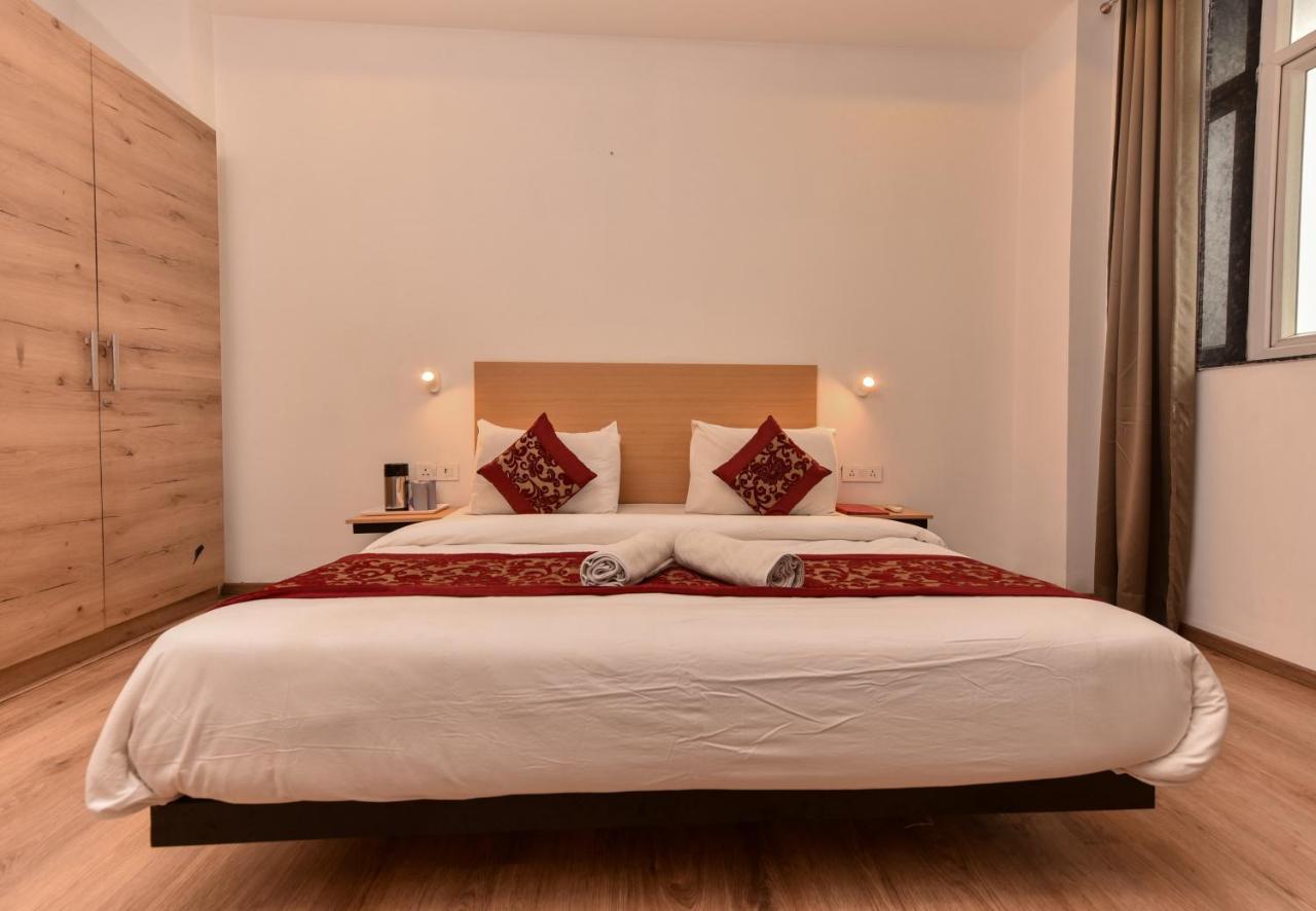 Hotel Red Saffron Ню Делхи Екстериор снимка