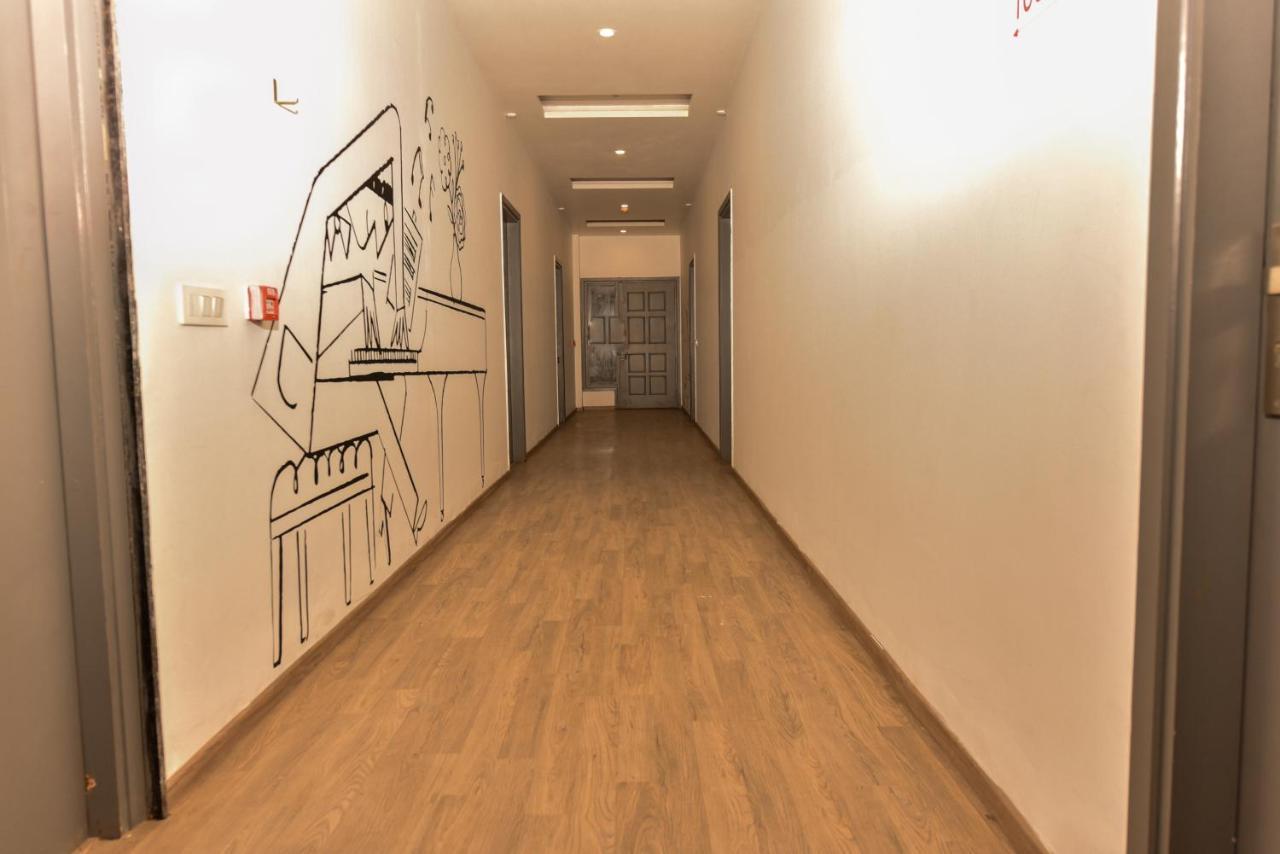 Hotel Red Saffron Ню Делхи Екстериор снимка