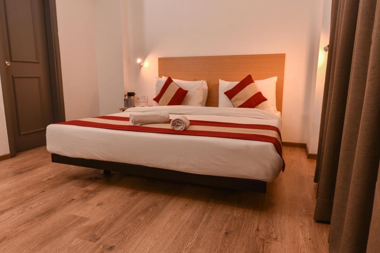 Hotel Red Saffron Ню Делхи Екстериор снимка