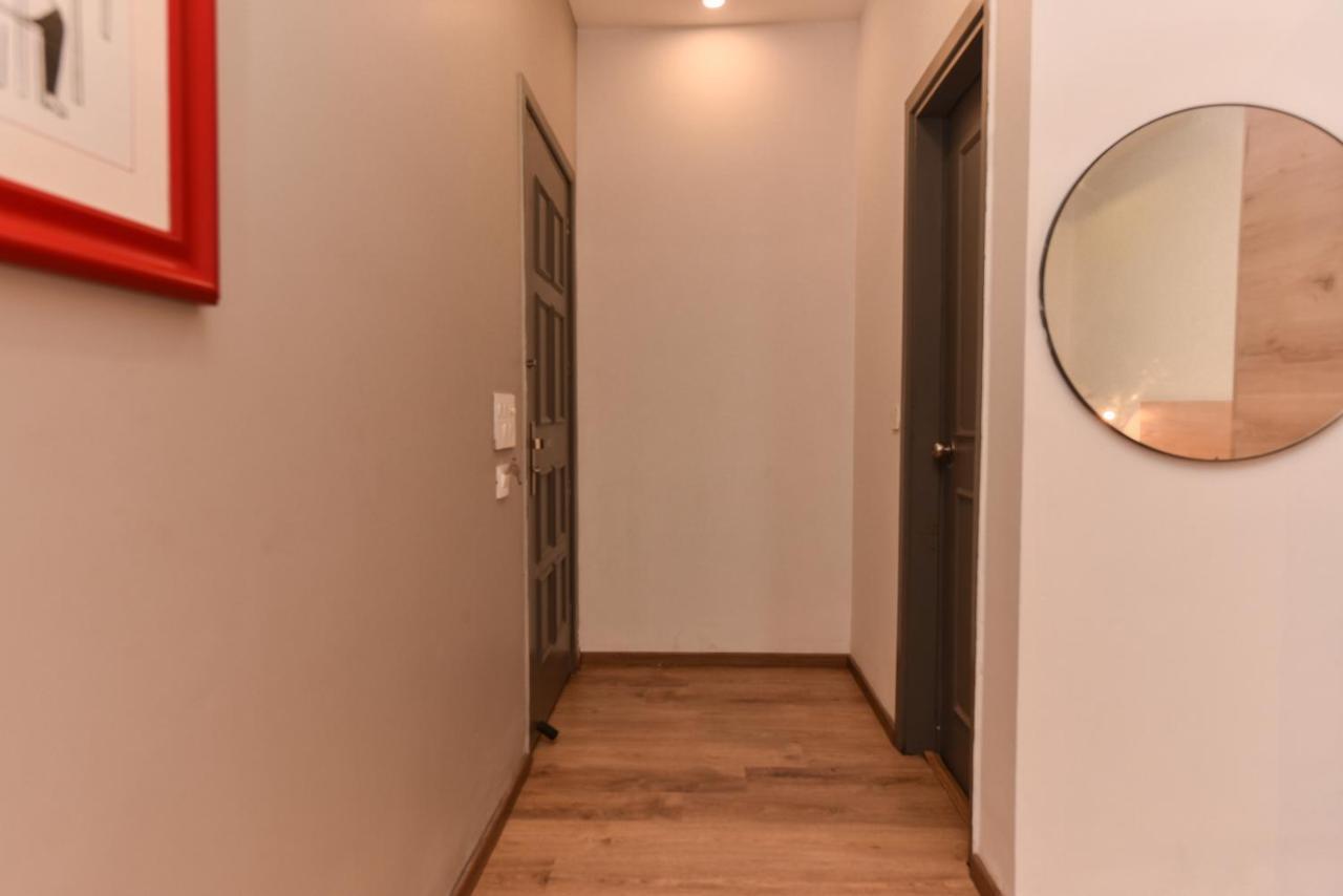 Hotel Red Saffron Ню Делхи Екстериор снимка