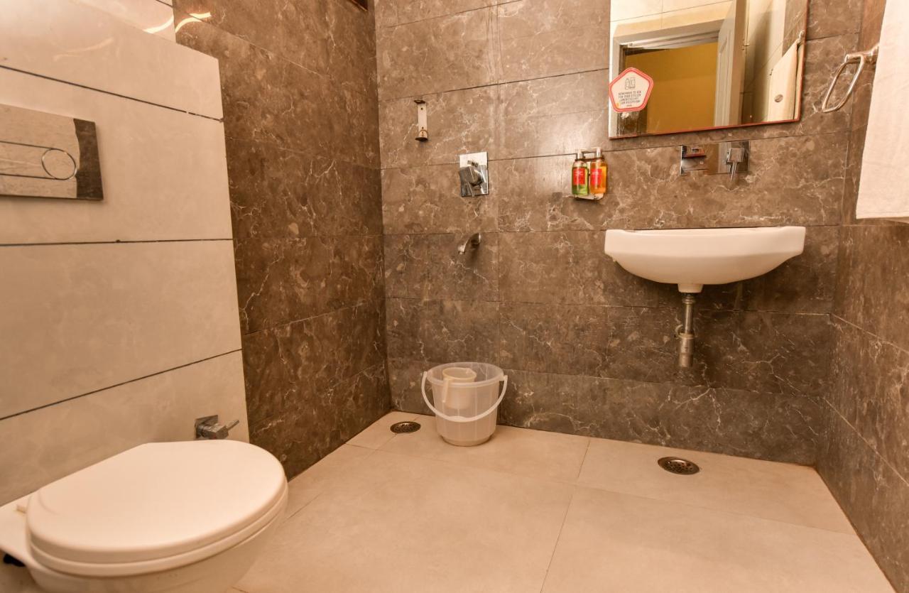 Hotel Red Saffron Ню Делхи Екстериор снимка