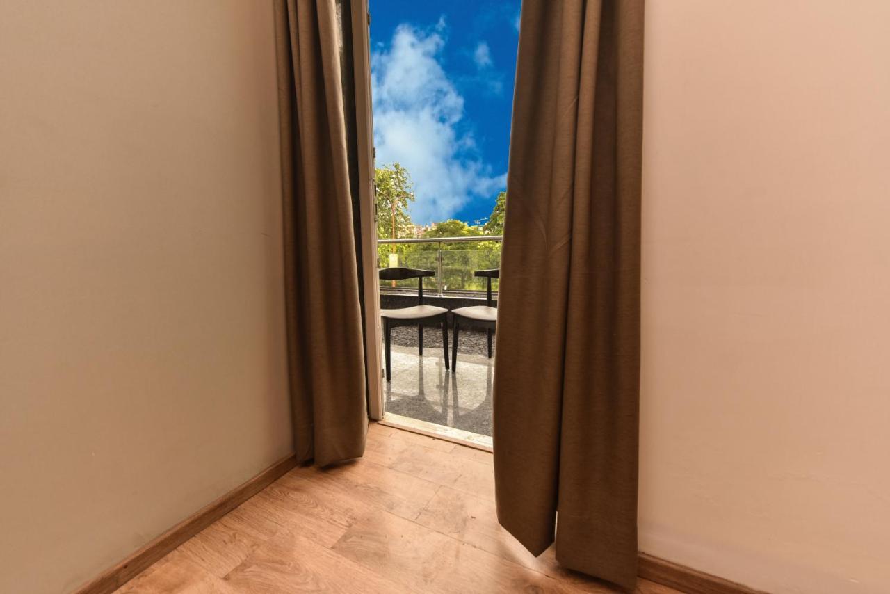 Hotel Red Saffron Ню Делхи Екстериор снимка